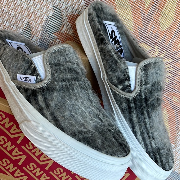 Vans WMNS Classic Slip-On Mule
(Soft Plaid Gray/True white
VN0A4P3U809
Sneakers - Picture 8 of 16
